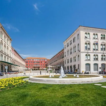 Apartment With Large Garden In The Heart Of