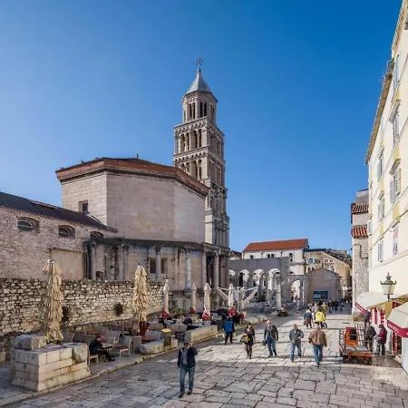 Apartment With Large Garden In The Heart Of Split