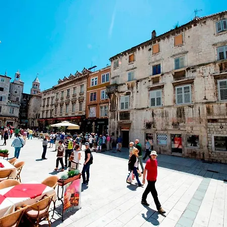 Appartamento With Large Garden In The Heart Of *